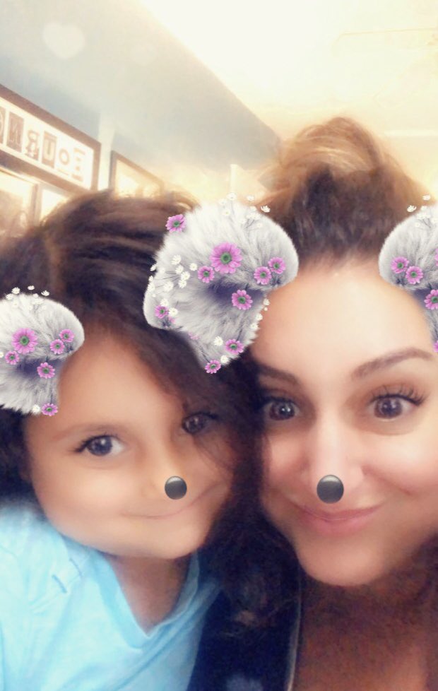 Jessica__Bourne's tweet image. Always good to recharge w my niece Lex, brother, S.I.L., aunt, &amp;amp; uncle in KC! #ExtendedWeekend #SeeYouInDallasNext #SillyFacesWLex #Nails #Cupcakes #Soccer #TheShip #BLVDTour #JustHanging #KCMO #Family #QT #HeyAuntJess