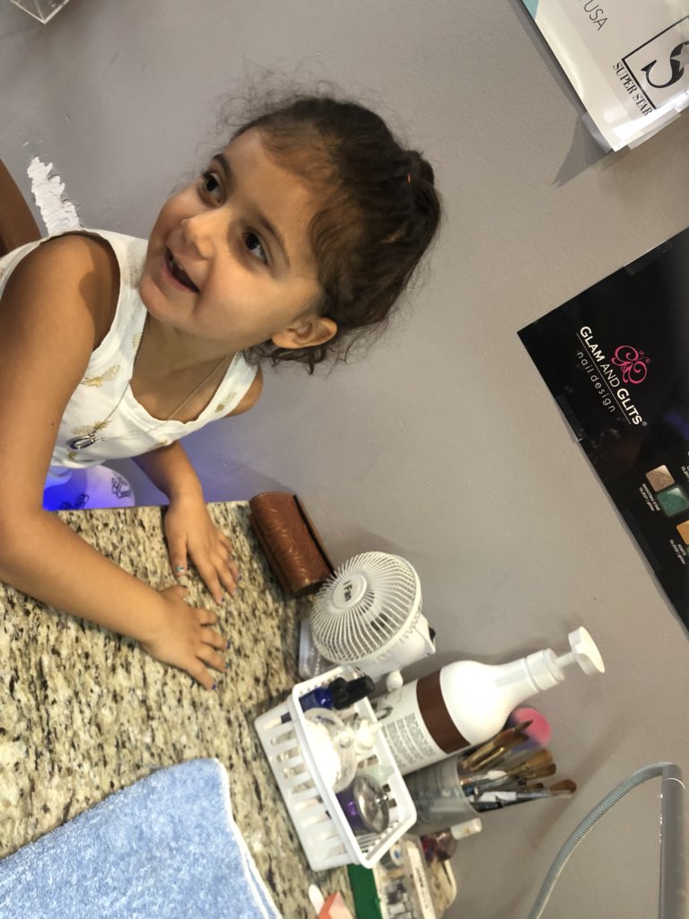 Jessica__Bourne's tweet image. Always good to recharge w my niece Lex, brother, S.I.L., aunt, &amp;amp; uncle in KC! #ExtendedWeekend #SeeYouInDallasNext #SillyFacesWLex #Nails #Cupcakes #Soccer #TheShip #BLVDTour #JustHanging #KCMO #Family #QT #HeyAuntJess