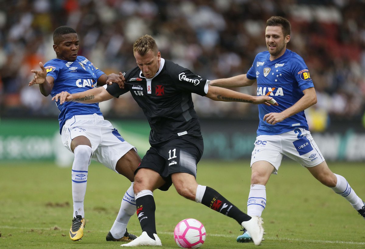 VascodaGama's tweet photo. DEFINA ESTE HOMEM COM UMA PALAVRA!

📷 Rafael Ribeiro/Vasco

#VASxCRU https://t.co/Wwc6LqgYhu