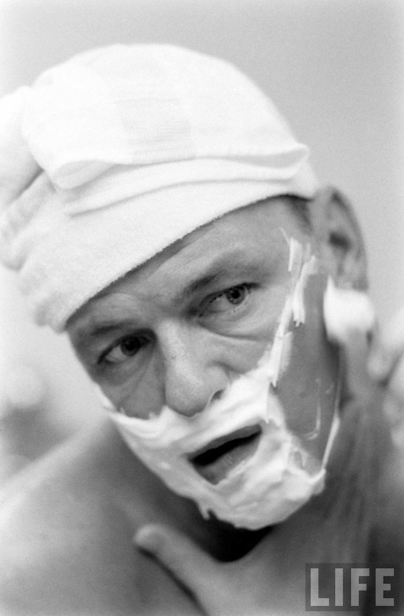 Colorizedv's tweet photo. Awesome shot of Frank Sinatra by John Dominis for LIFE Magazine, 1965. #franksinatra #life #colorized #vintage #oldhollywood https://t.co/DXuccFvKVv
