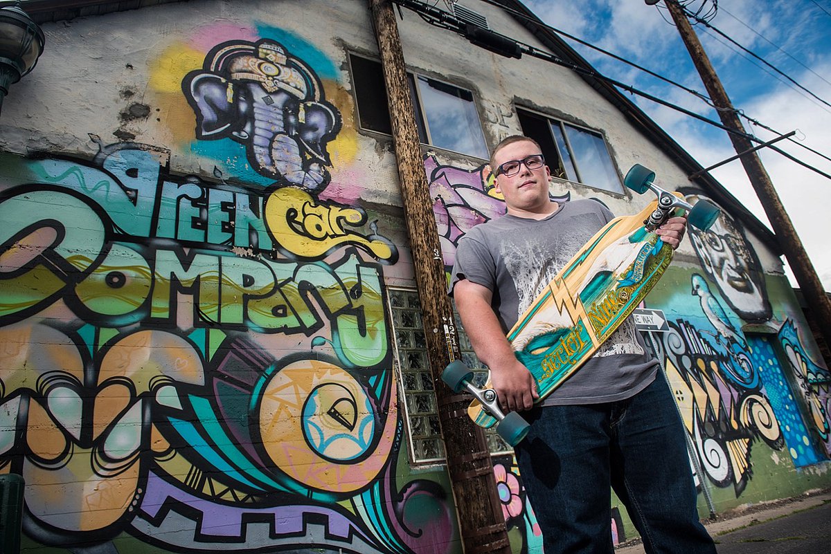 ther2studio's tweet photo. This is what you get when you mix a senior, with his skateboard, the grit of downtown Flagstaff &amp; some color!  BOOM! #ther2studio #flagstaffsenior #npasenior #ther2studio #seniorphotos #flagstaffseniorphotographer #longboard #mural #downtownflagstaff https://t.co/uhRQFLPy2I