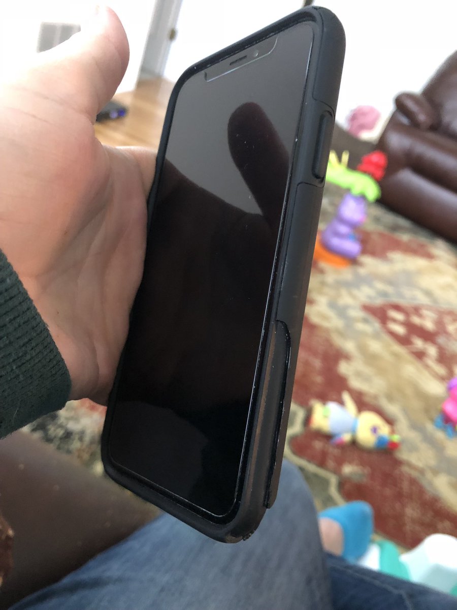 KateKeighley's tweet photo. @IncipioSupport bought my case in May... do you have a warranty? Hate that chunks are breaking off https://t.co/hnAOKqv2tN