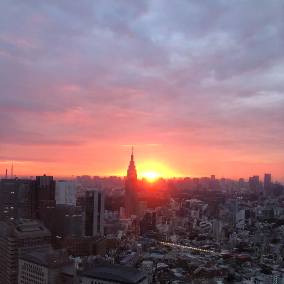 ParkHyattTokyo's tweet photo. Good morning from Park Hyatt Tokyo. Have a wonderful week ahead! おはようございます。どうぞ、今週も素敵な1週間を！#tokyosunrise https://t.co/rOgYMxJDHc