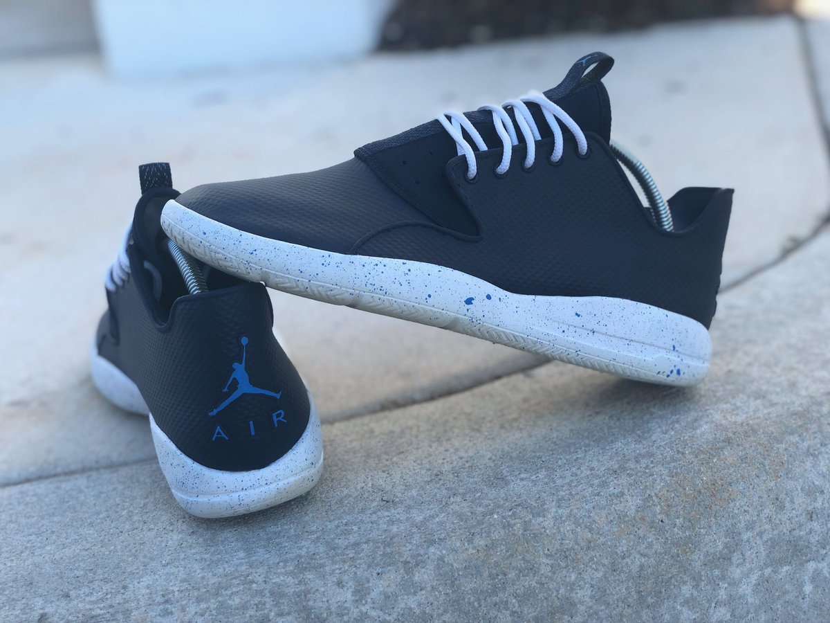 NachoShoe's tweet photo. These Jordan Eclipses have a new lease on life.  #NachoShoe #Nike #angeluspaint #angelusdirect #customshoes #customnikes
#custom #customshoe #customnike #nikeshoes #sneakers #sneakerhead #jordans #sneakerheads #sneaker #sneakergallery #sneakercollection #customjordans https://t.co/y7wukL9lVM
