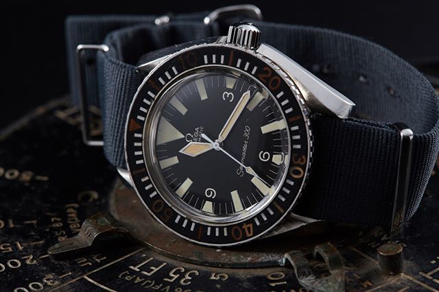 analogshift's tweet photo. Issued to the Royal Navy, this military Seamaster 300 is as special as they come. See it live only at https://t.co/L7kDFgdDYE and click the link in our bio to go right to it? #ASMacroWeekend
.
.
.
.
#omegaseamaster #omega #vintageomega #vintageseamaster #bigt #seamaster #big… https://t.co/OiqroCUq8j