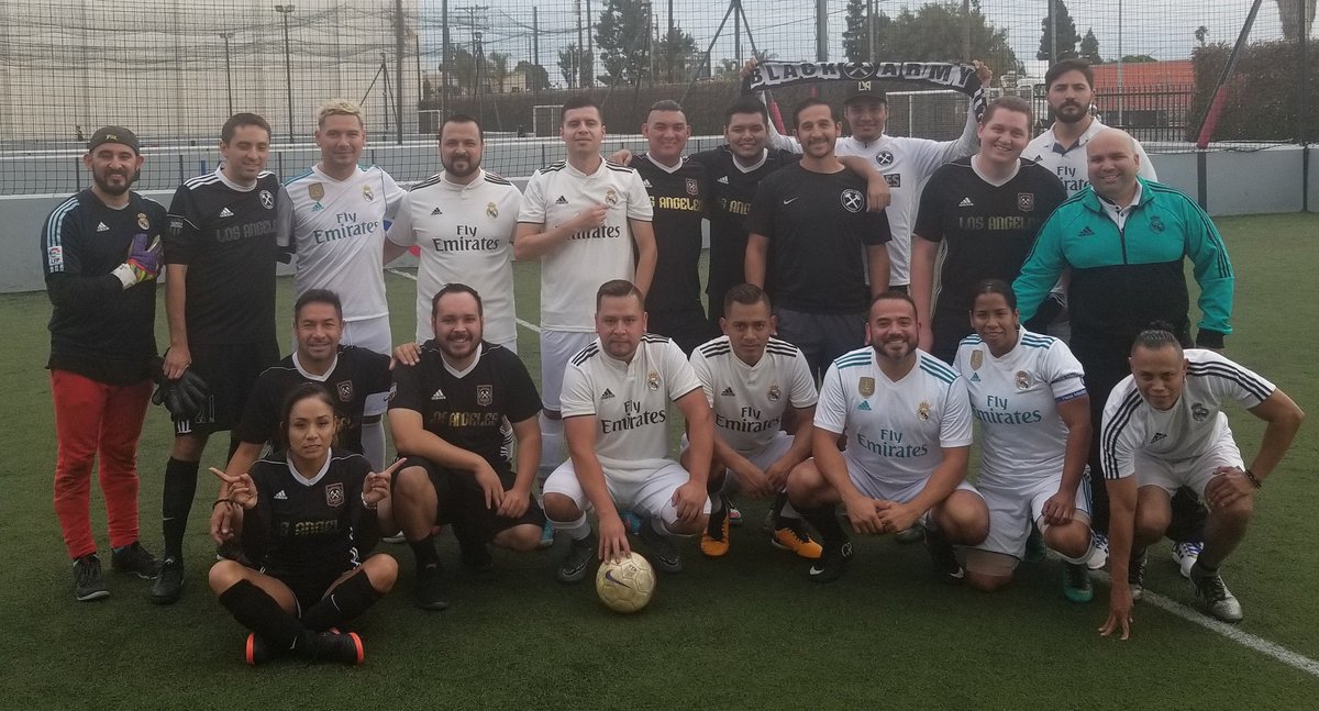 Xian_D_Paredes's tweet photo. La belleza de fútbol. Ayer nuestra Peña jugó contra el club Black Army 1850 de @LAFC en el inaugural "LA Classic Match".
Muchas gracias Black Army y espero que podamos reunir pronto. Felicidades a la Peña x ganar 20-19. Seguimos invictos! ⚽️🙌 #HalaMadridynadamás #LAClassicMatch https://t.co/R7QtHjPLtT