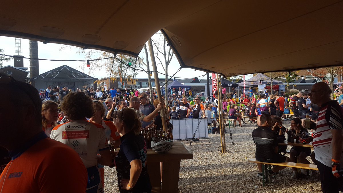 Je hebt de wind mee en je hebt hem tegen...Vandaag zat alles mee☀️🍻 behalve de wind🌬🌬😃😉 ..Maar meer dan genoten!! 
Organisatie en sponsors van <a href="/MeewindKoers/">Meewind Koers</a> ontzettend bedankt 👊👍👍 !! <a href="/BikeWritersNL/">BikeWriters</a> #Flaandervrienden  <a href="/KwaremontBier/">Kwaremont</a>
<a href="/VifitSportNL/">Vifit Sport</a>