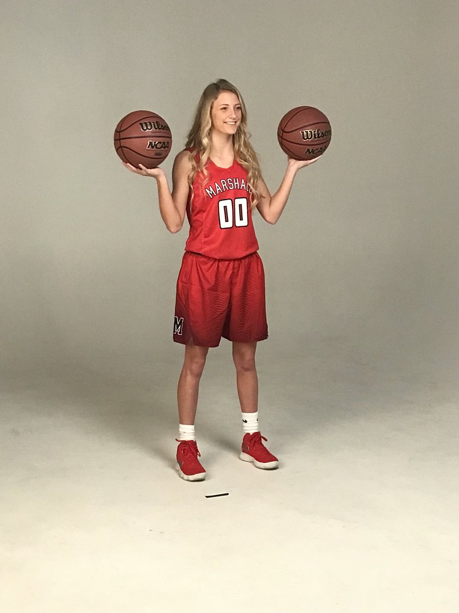 coachalberson's tweet image. Spent this morning honoring @kasshey00 for being featured in the inaugural Women’s Roundball Elite 30! This is a huge accomplishment for not only Kassidy but Marshall High School and Lady Owls Basketball!!!! #GoOwls #owlpride