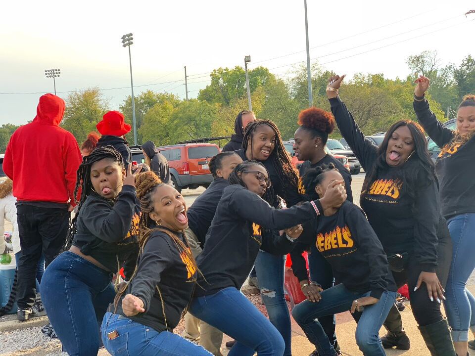 queentov_'s tweet photo. Δ.S.S. IRIDESCENT. 9 in, 9 OWT 💃🏽 #issaSHIP #Goals #YourLSwantedtobetheRedz #Runningtheyardsince71 #ISU https://t.co/LYZciv9VyS