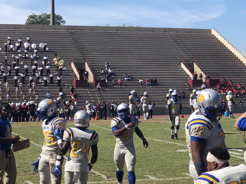 AlbanyStateUniv's tweet photo. A few images from the sidelines of today’s game. Go Golden Rams! https://t.co/UG4286NCLu