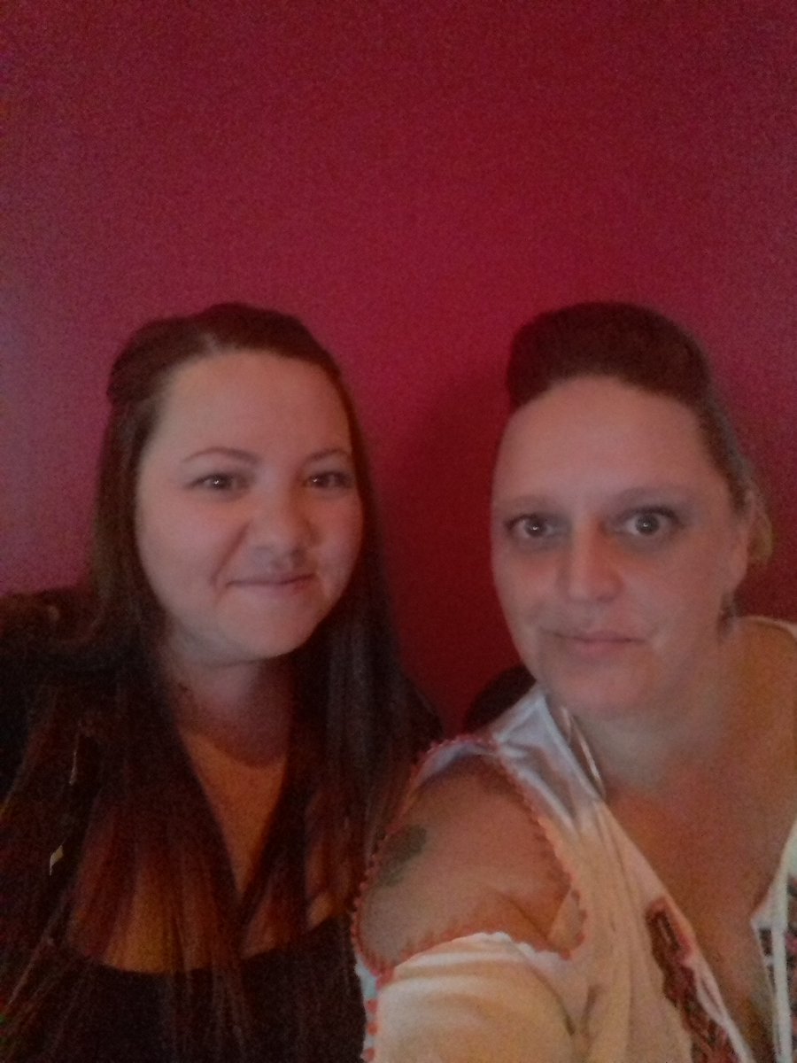 KatyGibsonWales's tweet photo. All ready for #90sconcert @MotorpointDiff thank you @motorpoint for the tickets 😀#excited https://t.co/UOytTqBALJ