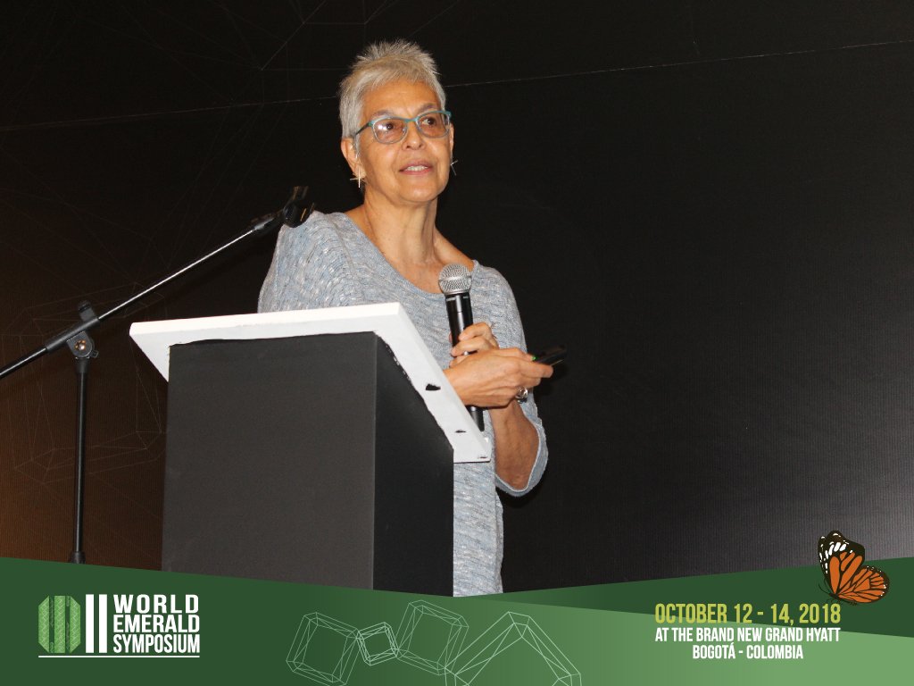 Fedesmeraldas's tweet photo. La profesora Clemencia Plazas comparte con nosotros en el #WorldEmeraldSymposiumII2018 donde nos cuenta un poco sobre la historia de la esmeralda en la Colombia Precolombina. #WESII2018 https://t.co/ffTV4vGm2M