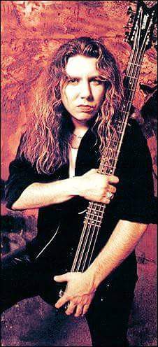 anderssonmarten's tweet photo. #Throwback
#martenanderssonbass #martenandersson
#poserbassplayer
#12stringbass
#Tryingtolookevil
#Evail https://t.co/JOgFoO17Pu