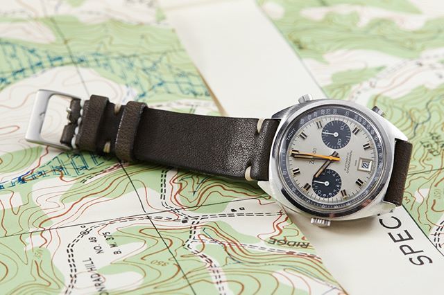 analogshift's tweet photo. Zodiac "Poor Man's Carrera" Chronograph. It's hard to say poor man's anything when looking at a watch this good. Link in bio, inquiries to info@analogshift.com. #ASMacroWeekend
.
.
.
.
#zodiac #vintagezodiac #zodiaccarrera #carrera #poormanscarrera #womw #nyc #lighting #phot… https://t.co/VvuJYW71MZ