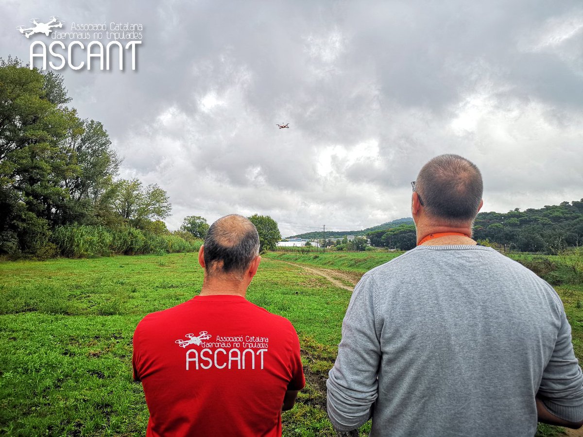 ASCANT_'s tweet photo. Sección Formativa de @ASCANT_ . Hoy en el campo de vuelo con el multirotor de formación, durante la fase practica del Curso Avanzado de Piloto de Drones.
https://t.co/yzZLKDZoCG https://t.co/W0U5lt6Uy1