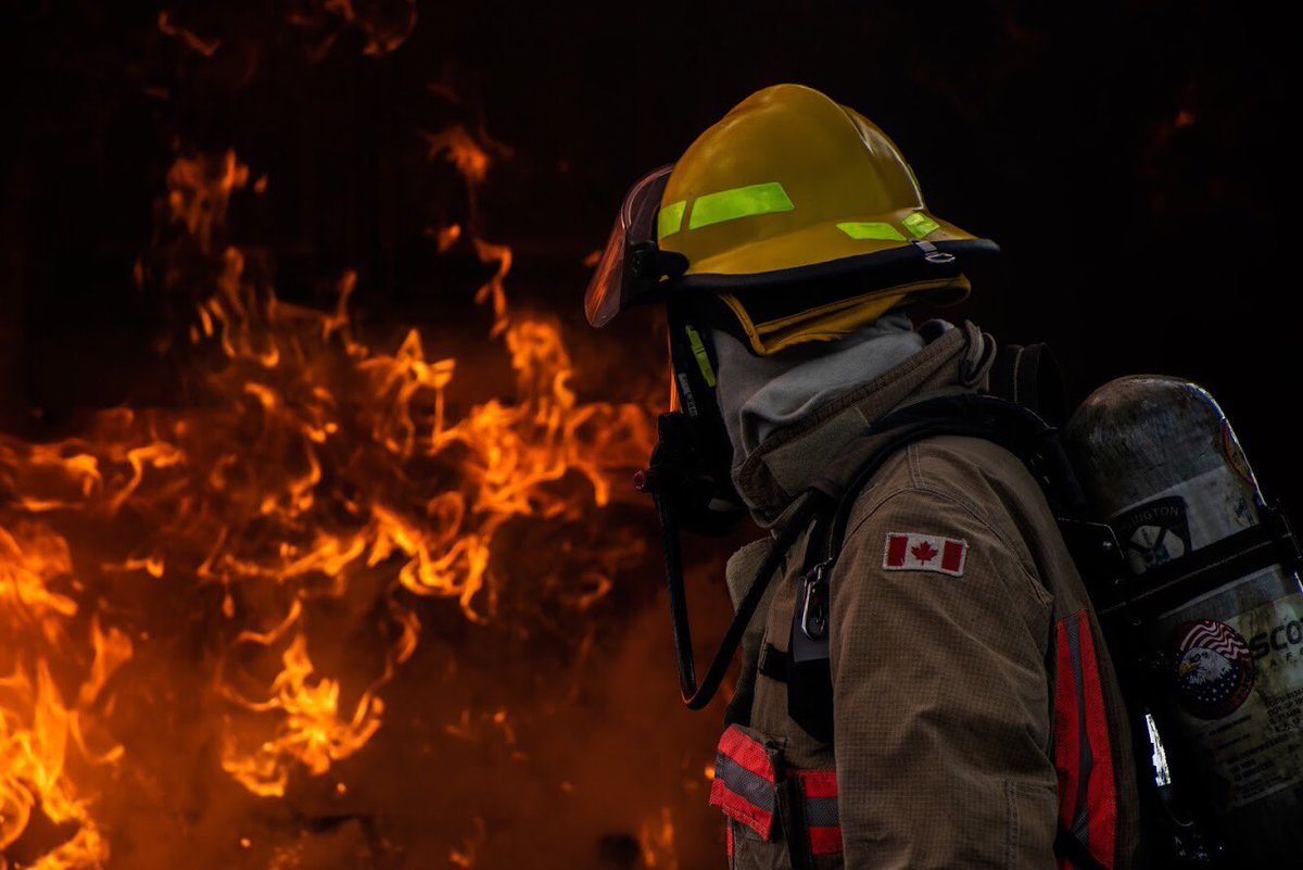 legostarwarscl's tweet photo. Photos from this weekend’s @BurlingtonFire open house! Various live demos and activities to take part in. #FirePreventionWeek2018 #BurlON https://t.co/kwrDj53P7n