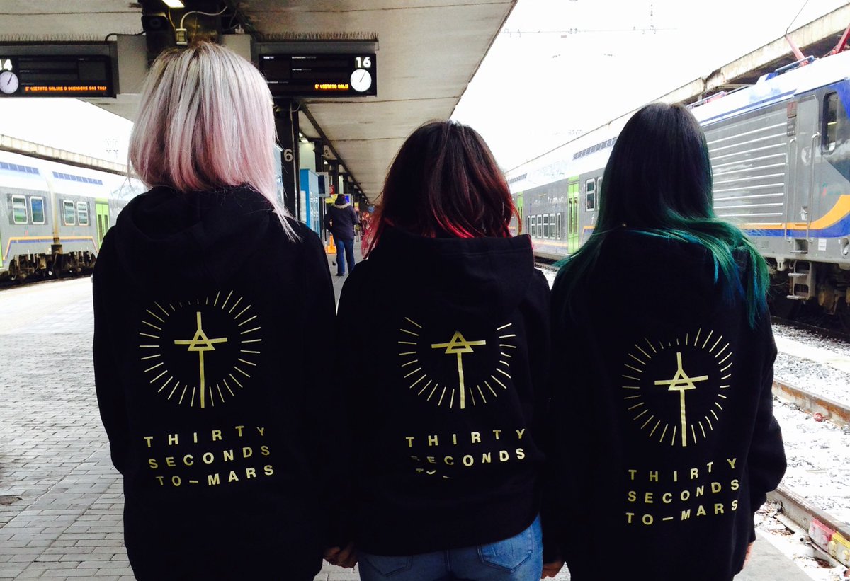 PuffKurtscat's tweet photo. #MonolithTour memories. ROME/ 🇮🇹
With the best Family ever #Echelon 💛
@30SECONDSTOMARS @adventure #AdventureVIP  @MARSStore https://t.co/YjzEZsHv9H