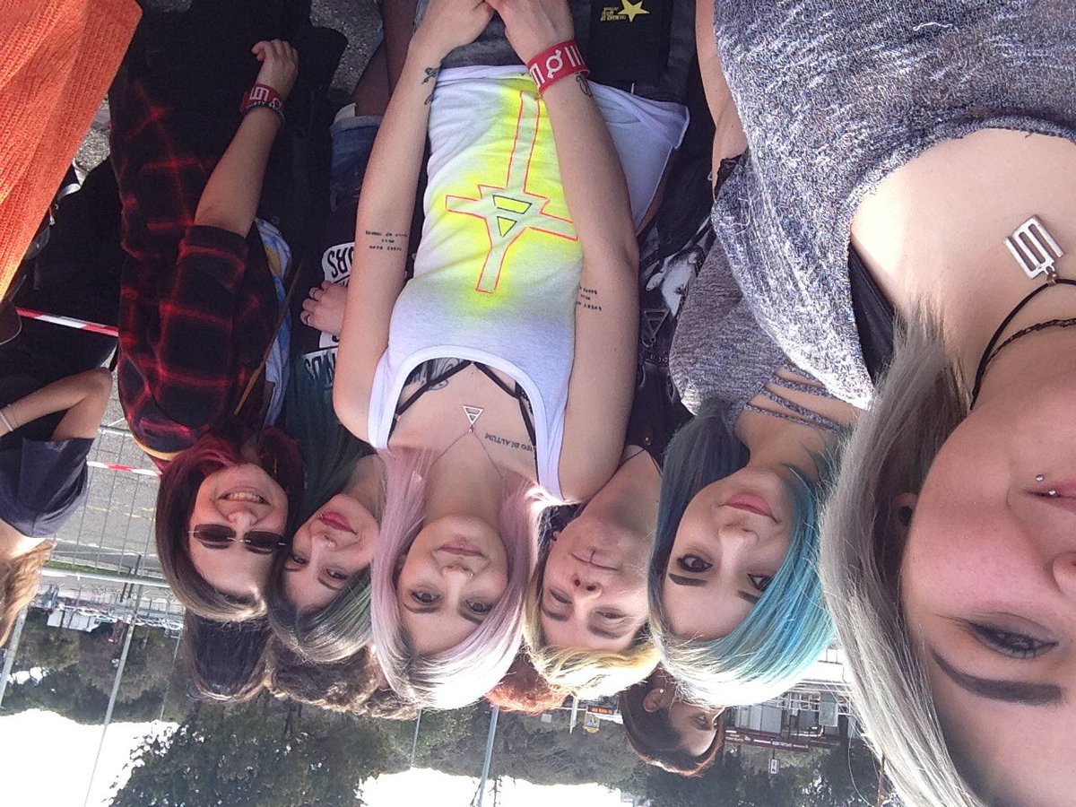 PuffKurtscat's tweet photo. #MonolithTour memories. ROME/ 🇮🇹
With the best Family ever #Echelon 💛
@30SECONDSTOMARS @adventure #AdventureVIP  @MARSStore https://t.co/YjzEZsHv9H