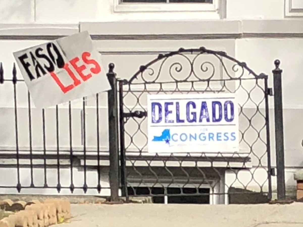 graubart's tweet photo. Hudson, NY is a bright blue dot in the heart of the Hudson Valley #DelgadoForCongress https://t.co/dRpC9d8eG8