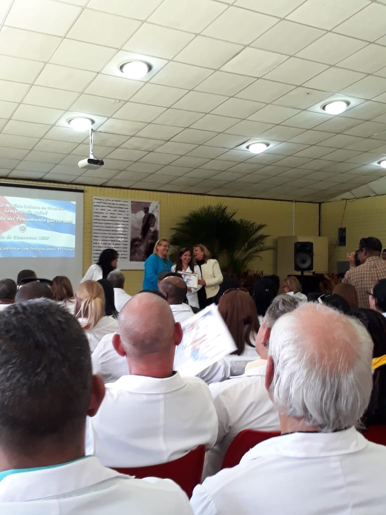 Maylin53105017's tweet photo. Brigada de Loja 
Celebrando el Simposio Nacional del Ministerio de Salud Pública @brigadacubanae @embacuba_ecuad @Cubacooperacu @DiazCanelB #cuba #CubaEsSalud https://t.co/YOiZ3dMkZD