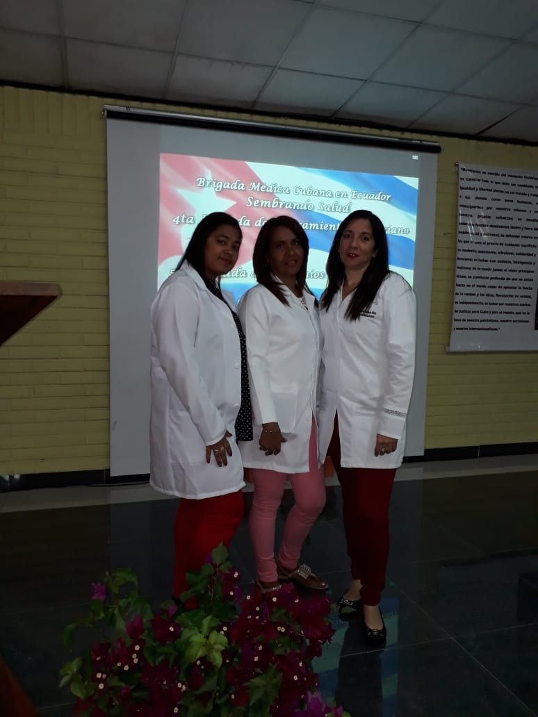 Maylin53105017's tweet photo. Brigada de Loja 
Celebrando el Simposio Nacional del Ministerio de Salud Pública @brigadacubanae @embacuba_ecuad @Cubacooperacu @DiazCanelB #cuba #CubaEsSalud https://t.co/YOiZ3dMkZD