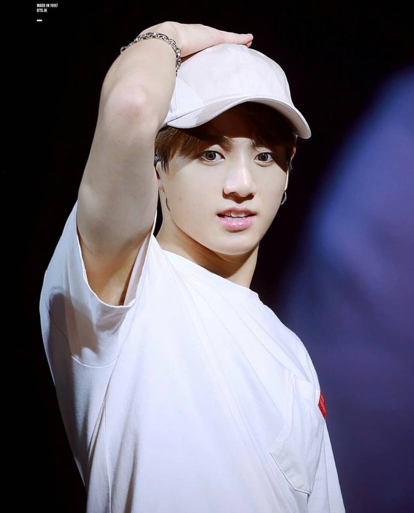 BTS85750601's tweet photo. @bts_bighit 
Love yourself Jk Concert So Cute 🌸💕❤️My angel 😇 😘Sa rang he yo 💕........... Npnpnp 😘😘
•^•
#bts_twt #bts_Army #bts_loveyourself https://t.co/b5MW18kmhP
