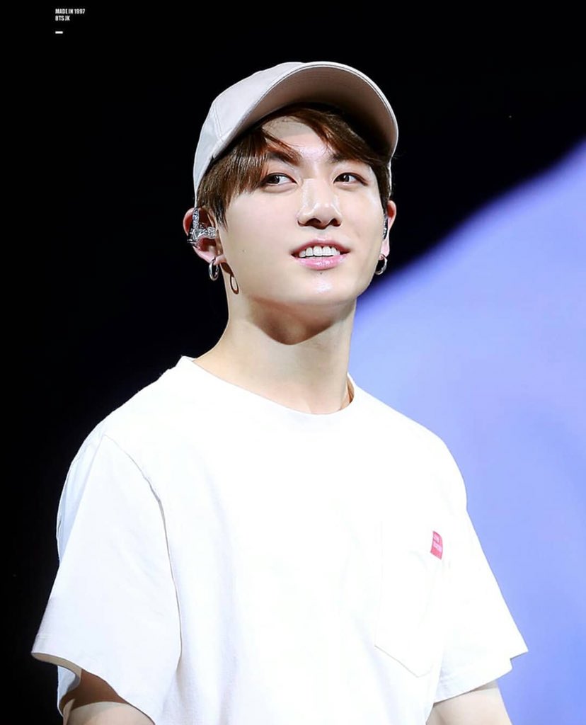 BTS85750601's tweet photo. @bts_bighit 
Love yourself Jk Concert So Cute 🌸💕❤️My angel 😇 😘Sa rang he yo 💕........... Npnpnp 😘😘
•^•
#bts_twt #bts_Army #bts_loveyourself https://t.co/b5MW18kmhP