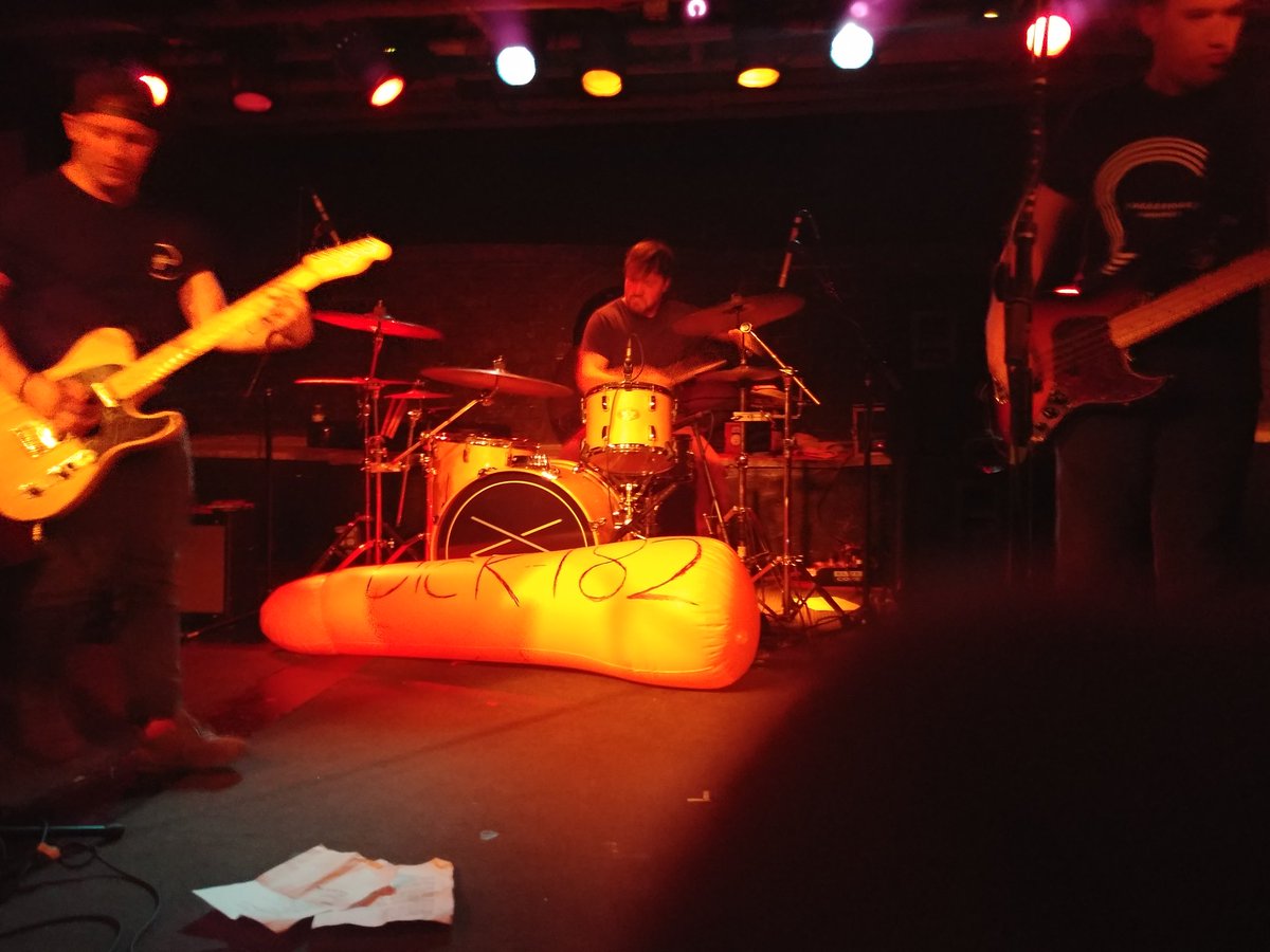 _aj_angel_'s tweet photo. my first rock concert and it was amazing! my muscles are still sore and ears are still kinda fuzzy but i loved every moment of it! https://t.co/zuwd7p9wAH