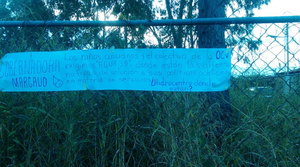 alexandermirele's tweet photo. En Cojedes los vecinos donde tiene la casa la Gobernadora @MargaudPSUV le metieron una tremenda protesta por el agua, la salud, la inseguridad y su ineptitud Viva Cojedes #SoldadoDefensorDeLaPatria https://t.co/Qjmz8oq3Ay