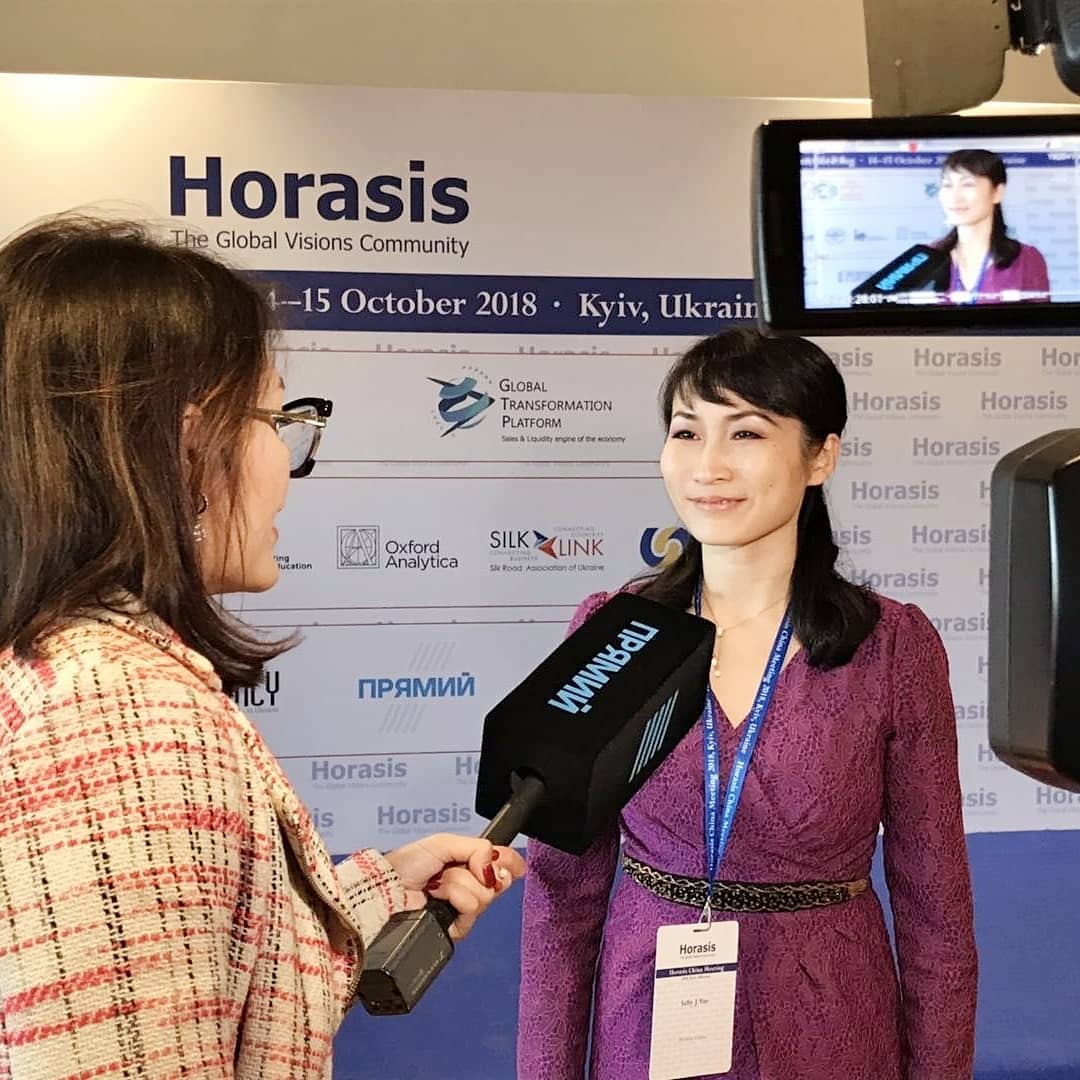 SallyJYan's tweet photo. Got interviewed by Ukraine local TV during Horasis 14th China Meeting in Kiev.

The interviewer got super excited to know Drivetide's database timely tracks China's market demand for precise business matching. She wanted us to support Ukraine companies too.

And I said YES!  😇 https://t.co/7TDKNeMle4