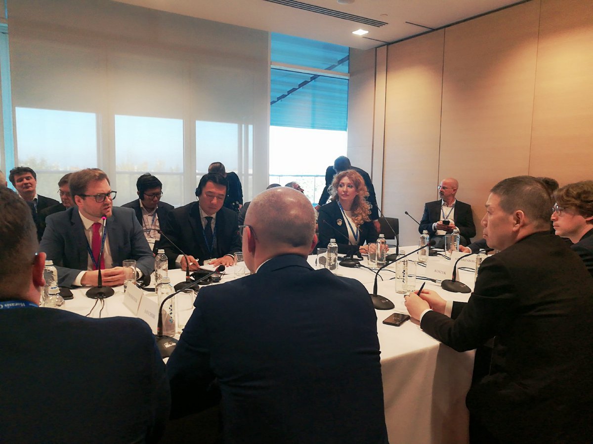 SallyJYan's tweet photo. Got interviewed by Ukraine local TV during Horasis 14th China Meeting in Kiev.

The interviewer got super excited to know Drivetide's database timely tracks China's market demand for precise business matching. She wanted us to support Ukraine companies too.

And I said YES!  😇 https://t.co/7TDKNeMle4