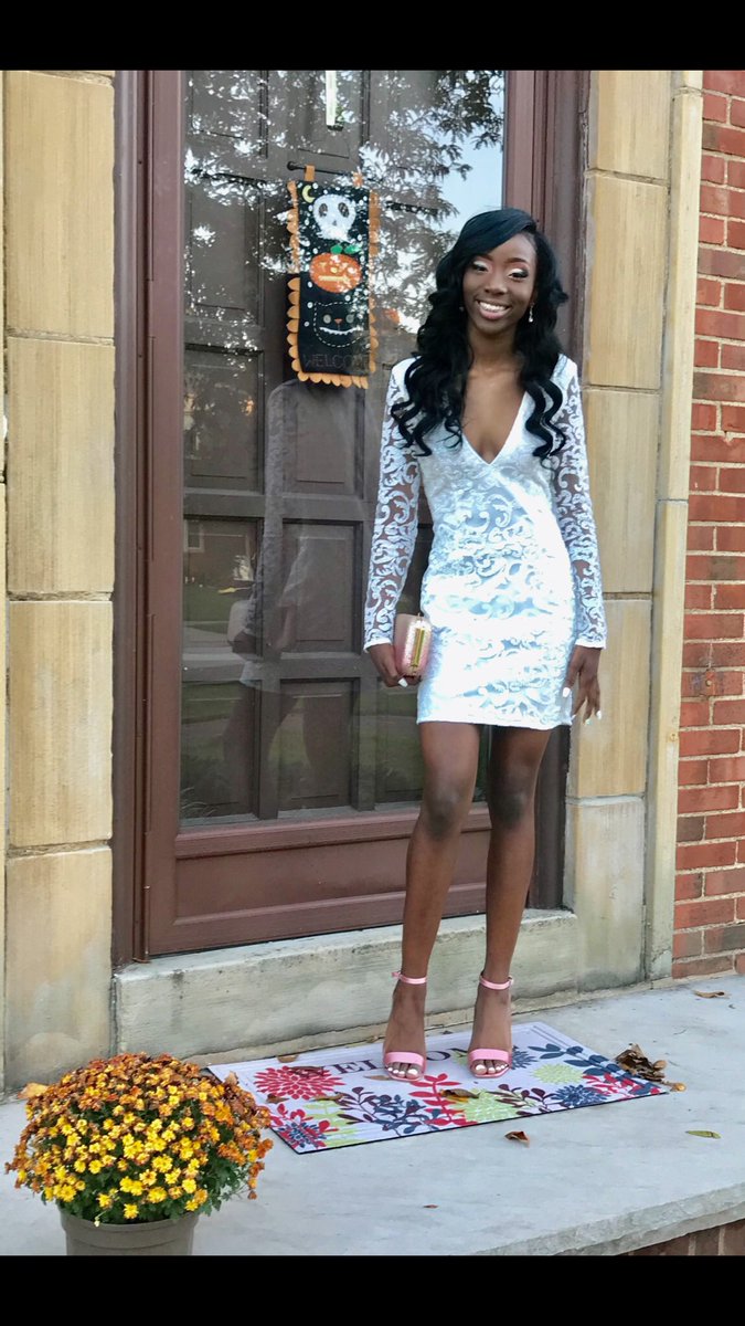 jaylin2130's tweet photo. my lil sis (freshman) looked wayyyy better than the majority of y’all girls who’ve been doing this for some years now!!!! sorry not sorry!!! 🐸☕️ ❤️🤞🏾 https://t.co/kYk5Y3XoGJ