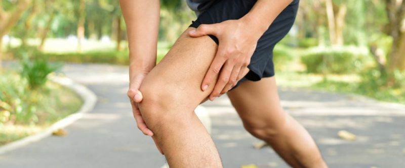 Knee pain is a common injury amongst runners. Stay ahead of it by implementing these 4 tactics to keep your kneecap tracking more smoothly and reduce forces on the knee while running. #TheMoreYouKnow pbxx.it/a6sgSs