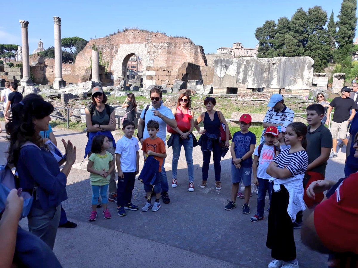 ParcoColosseo's tweet photo. Per la prima volta abbiamo vissuto al #ParcoColosseo una lunga e splendida giornata dedicata alle @famigliealmuseo!
Grazie a tutti i partecipanti a questa #Famu2018 alla scoperta del Foro Romano e dei suoi antichi abitanti. A presto con tante nuove iniziative! https://t.co/LCbE07xRCW