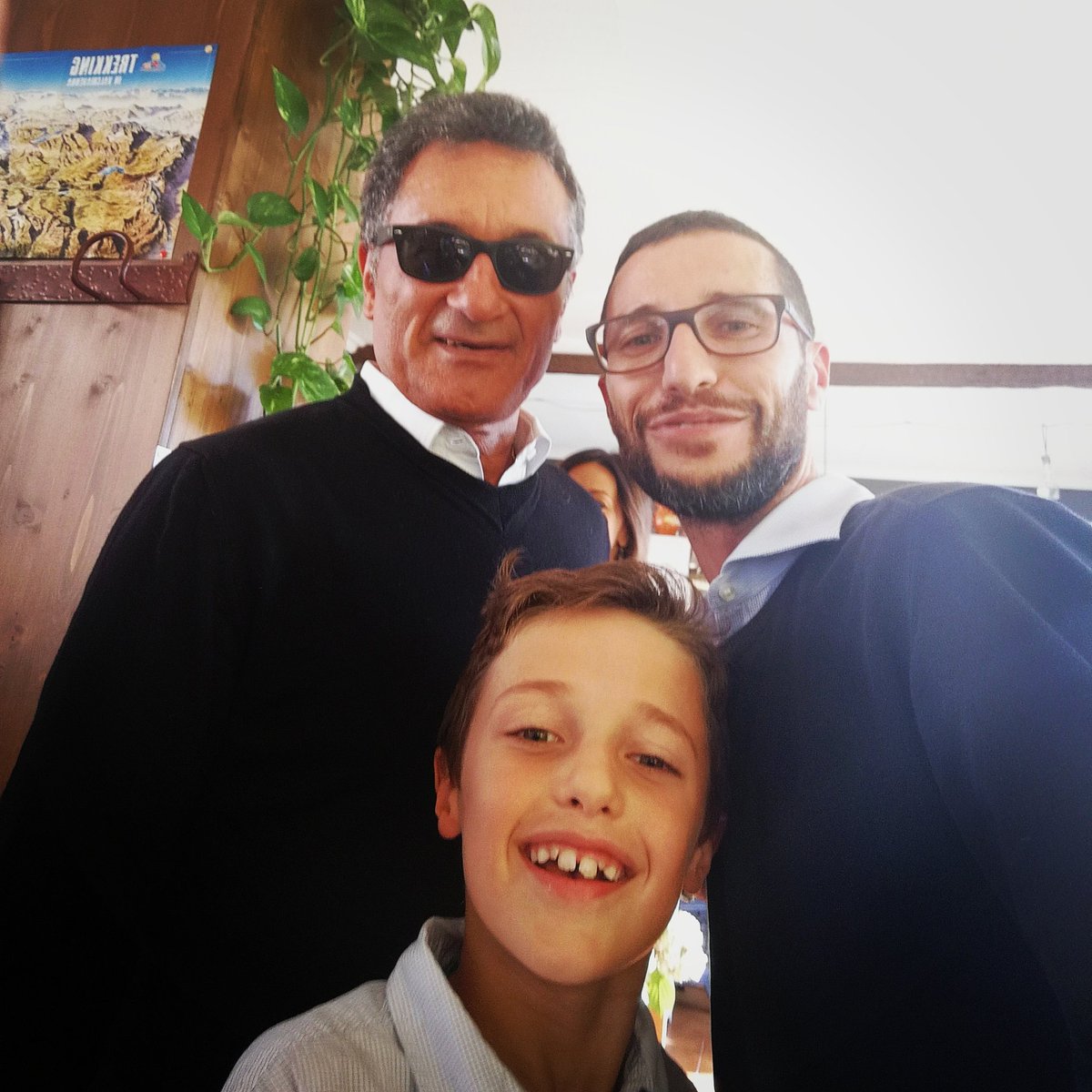 silanospietro's tweet photo. #Selfiegold Quando incontri un eroe calcistico della tua infanzia: il muro della difesa che ti ha fatto urlare per la prima volta #campionidelmondo! E con lui il mio eroe del futuro! #Gentile #Giovanni @CucchiRiccardo @Texbomb @antoniopolito1 @mattiafeltri @eribrenda @PaoloCond https://t.co/7zY26pZM5Q