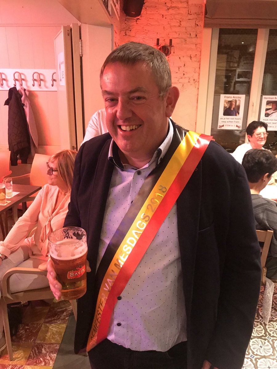MahieuW's tweet photo. Burgemeester van Hulste is gekend #vk2018 https://t.co/g6NkzGqHXM