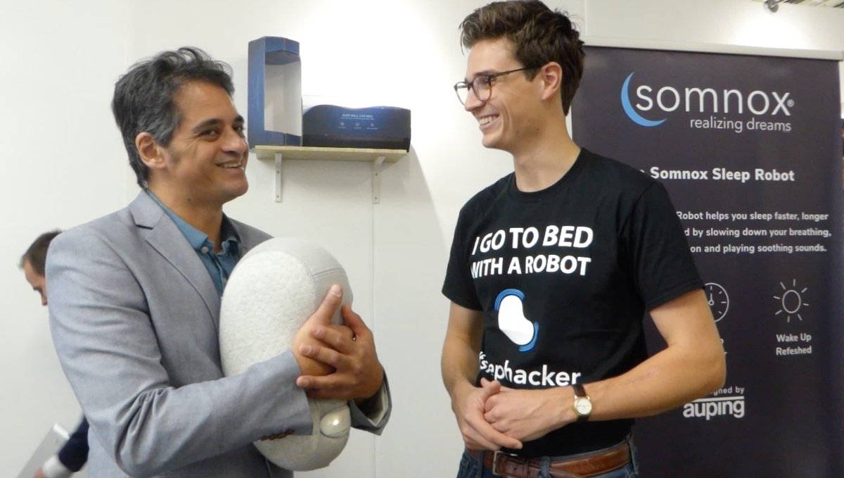 future_of_sleep's tweet photo. Thank you @Somnex for an awesome show! Really enjoyed speaking alongside some great panelists and meeting up with old and new friends! @SleepKokoon @econ_hafner @meetsomnox @SleepScore @GetMoona @quietonearplugs  Roll on #Somnex2019 @sleepgadgets https://t.co/uXy1OrLvrs