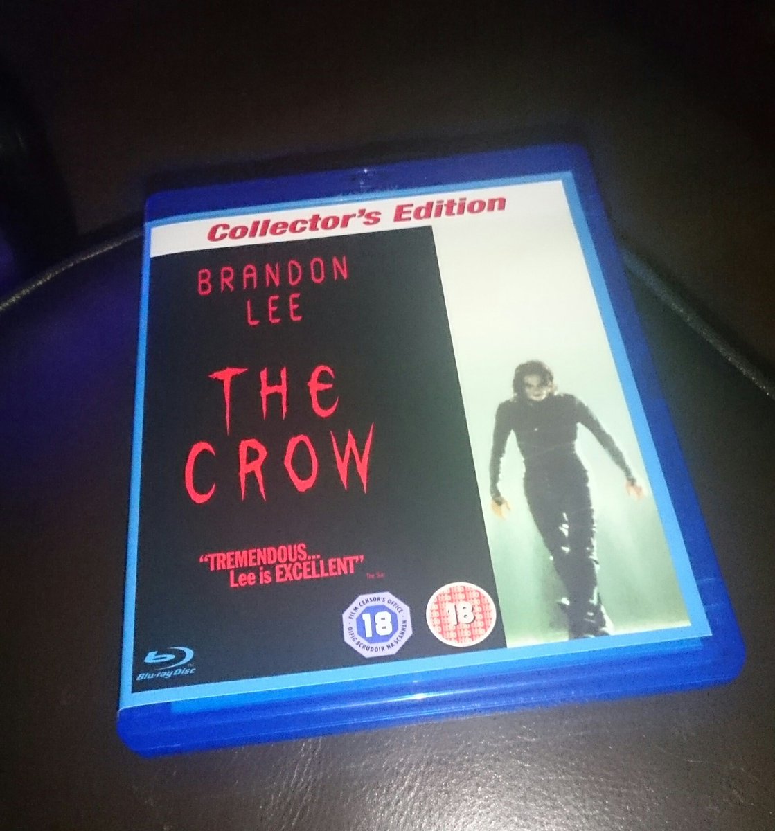 CallMeSNAKE_'s tweet photo. First up tonight: #TheCrow, starring the late, great, Brandon Lee. Like with his father, I often wonder what he'd have gone on to achieve &amp; the kind of films he would've made. Both taken tragically too soon - but thanks to film - their legacies are eternal. #OctoberMarathon https://t.co/EKJoy8q2wC
