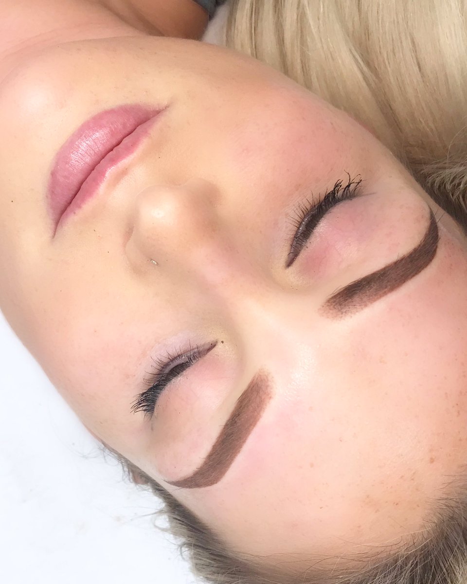 PodBeauty's tweet image. P O W D E R   M I S T   B R O W  ®️

fluffy // defined // bold // sleek  🔥🔥🔥

B R O W   G A M E   💯💯💯

 📞 01903 260985
📩 Direct Message on Facebook
📍 Worthing, West Sussex 
💻 emmawrightaestheticpractitioner.co.uk
⏰ 2 Hour appointment 
📆 7-14 Days Healing time