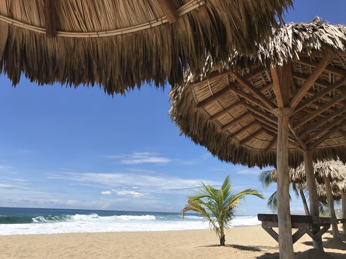 ColmORi's tweet image. Thanks to the talented Mr. @tiggi70 for his take on the #SoftLanding mellow Sunday vibes at Anseo this evening while I’m on leave in Deep South Mx where the speakers are playing a very Soft Landing set to go with the sound of the surf.