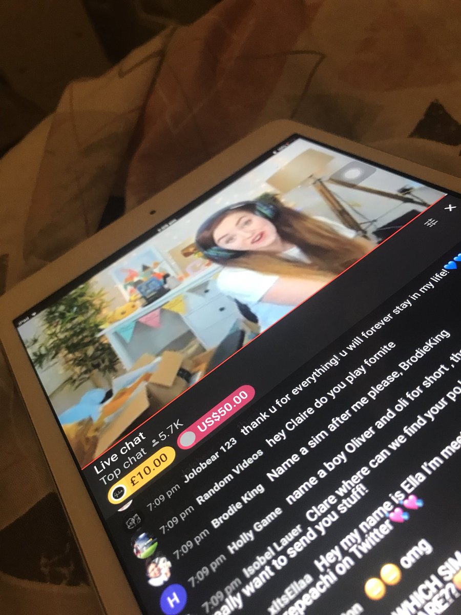 FaithrobinsC's tweet photo. @claresiobhan ily!!!! Your so gorgeous peach queen!💜💜💜💜🍑👸🏽 https://t.co/Q9O17uKTtQ