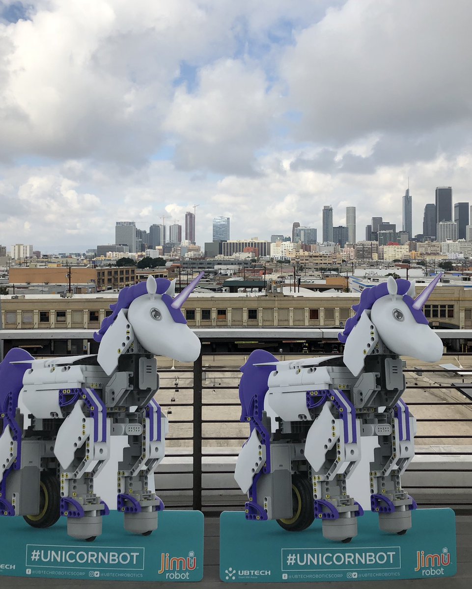 UBTECHRobotics's tweet image. It’s about to start!!! Our #unicornbot party is on!!!🌈🌈🌈