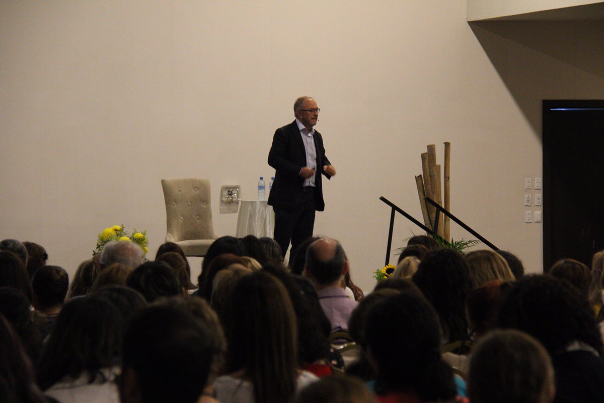 EMValores's tweet photo. Enric Corbera en el taller “Bioneuroemocion: un metodo para la salud emocional”#10EMV #EncuentroMundialdeValores #valores #Compasion https://t.co/vaCcGcgjM7