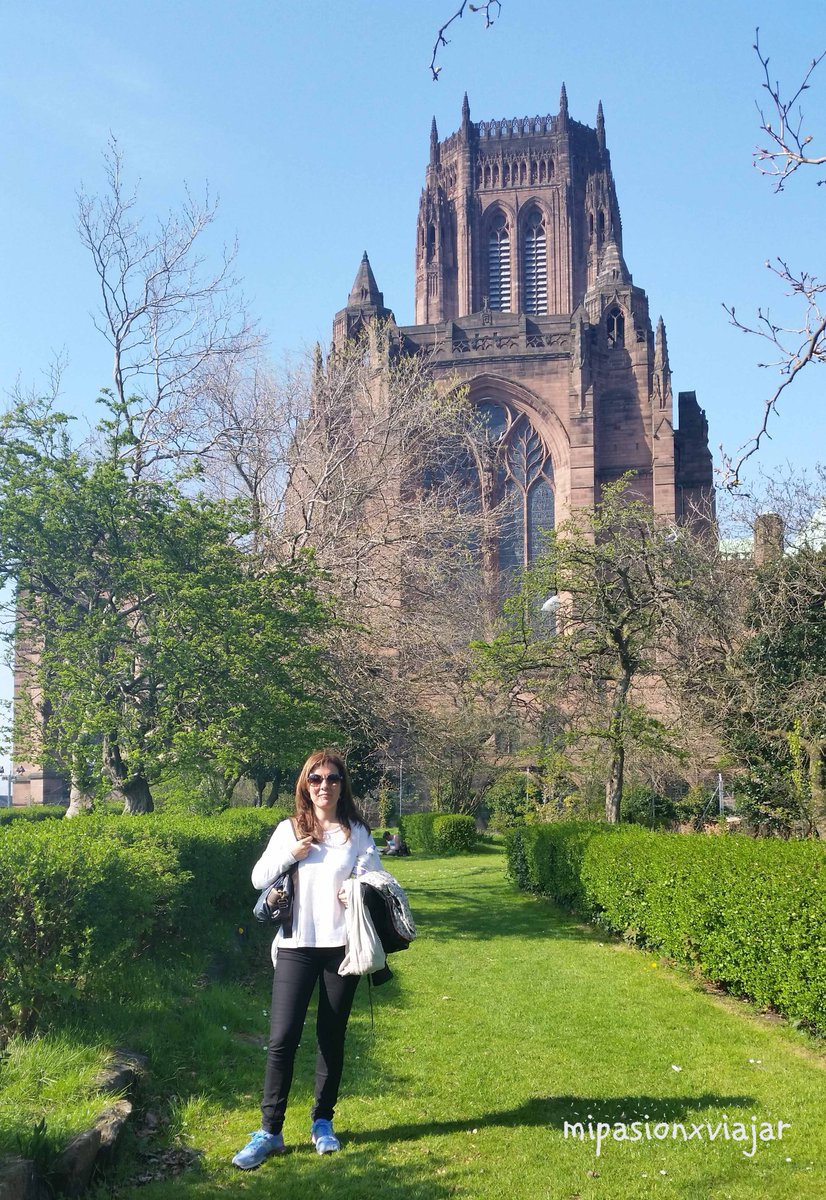 LizFieldComma's tweet photo. Disfrutando del sol en los jardines alrededor de la catedral anglicana de #Liverpool
#mipasionxviajar #globetrotter https://t.co/m9rpfI4Fwb