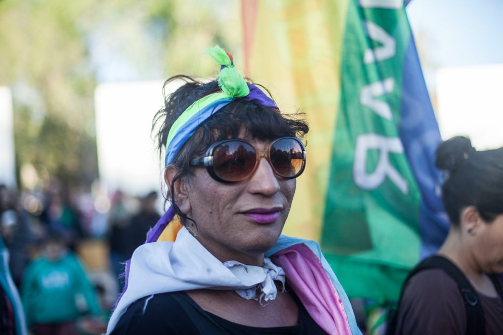 PresentesLatam's tweet photo. #ENM2018 #Trelew #BastaDeTravesticidios ✊🤩💚
"Fue la marcha más masiva de la historia del movimiento travesti- trans. Creo que logramos unir la voz en esa calle que resiste, con esas cuerpas que interpelan al patriarcado, al machismo, al neoliberalismo" https://t.co/CMAMBbJKUA https://t.co/Kc9O6pvFyG