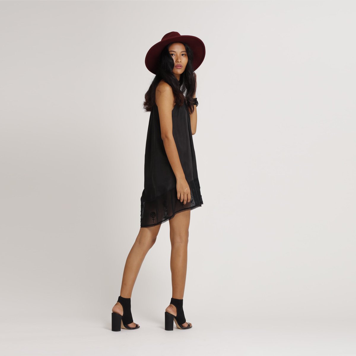 ShayeCo's tweet photo. Tip your hat to #Fall 👒 Our Silk Black Dress with Lace detailing: https://t.co/0ZaHgzp2gx #LookBook #LBD #ShayeCo https://t.co/UbQmGfIAkA