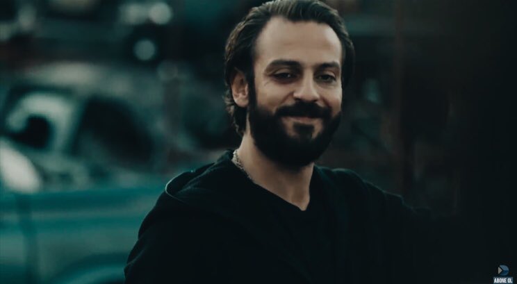 İleride düşeceğin çukur’a çiçekler ekiyorsun.