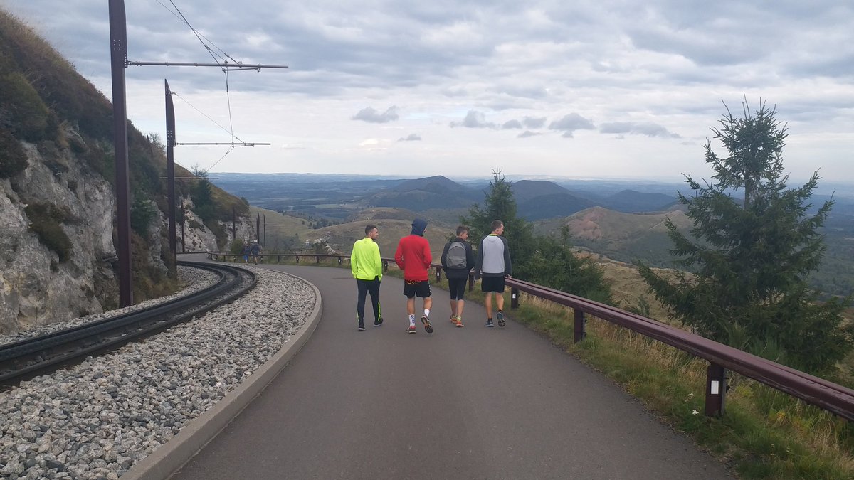 FormTraining's tweet photo. □EVENEMENT□
📸Retour en image sur la course d'orientation @GoGeocaching sur les pentes du #PuyDeDôme.
🔎Trois heures de quêtes, trois heures de plaisir à arpenter les chemins de ce monument inscrit à @UNESCO
🙏Merci à l'ensemble des participants!
#TeamFT #FormuleForme https://t.co/zT3qMSIdVY