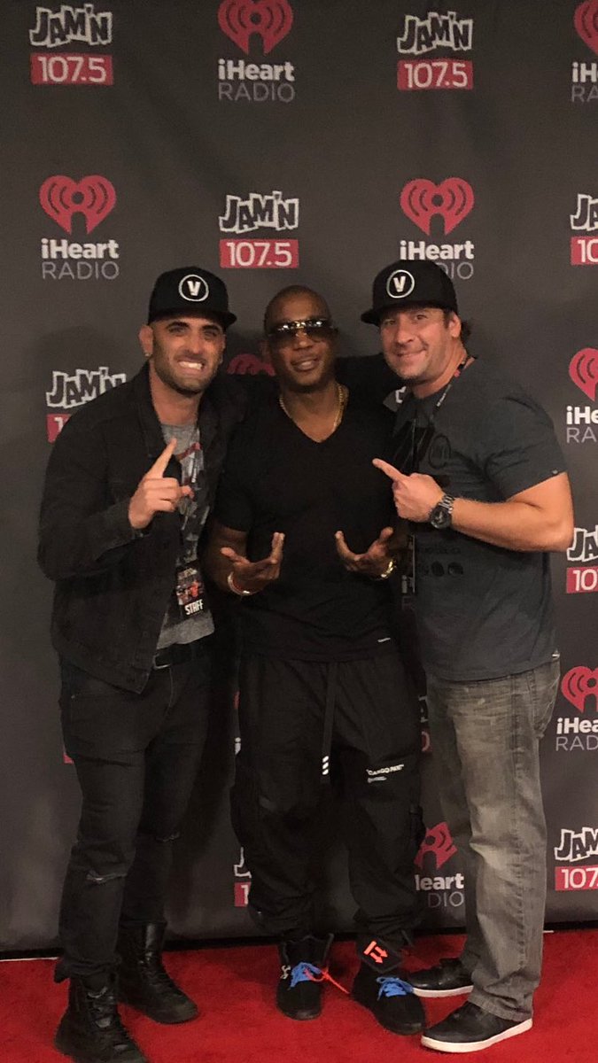 FrankieVizzle's tweet photo. Chopped it up real quick with @Ruleyork last night at @JAMN1075’ #BooBomb5 https://t.co/8u5u1mniyp