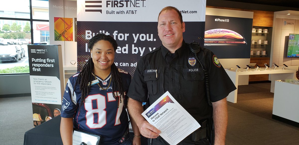 LRPromenade's tweet image. Hughey is excited to welcome one of our First Responders to FirstNet!  #Firstnet #MidStateProud #POWERcentral @nataliaj0 @marionkinglive @alysonwoodard @DanielT_919